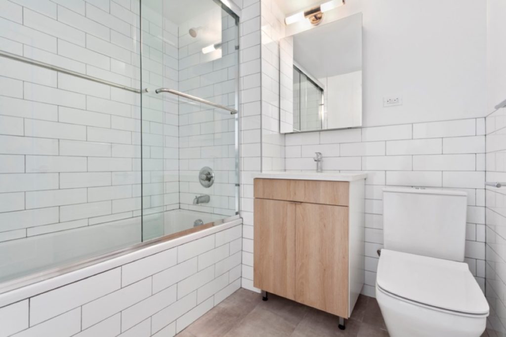 626099thStreetRegoParkNY11374Bathroomweb1